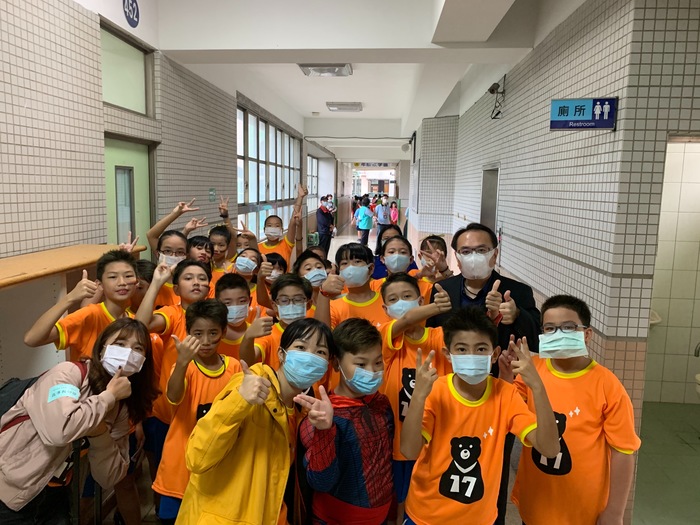 下午校長蒞臨現場幫師生加油圖片